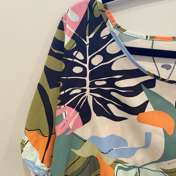 Tropical Top, light Size fits a M and Large - Picture 3 of 10